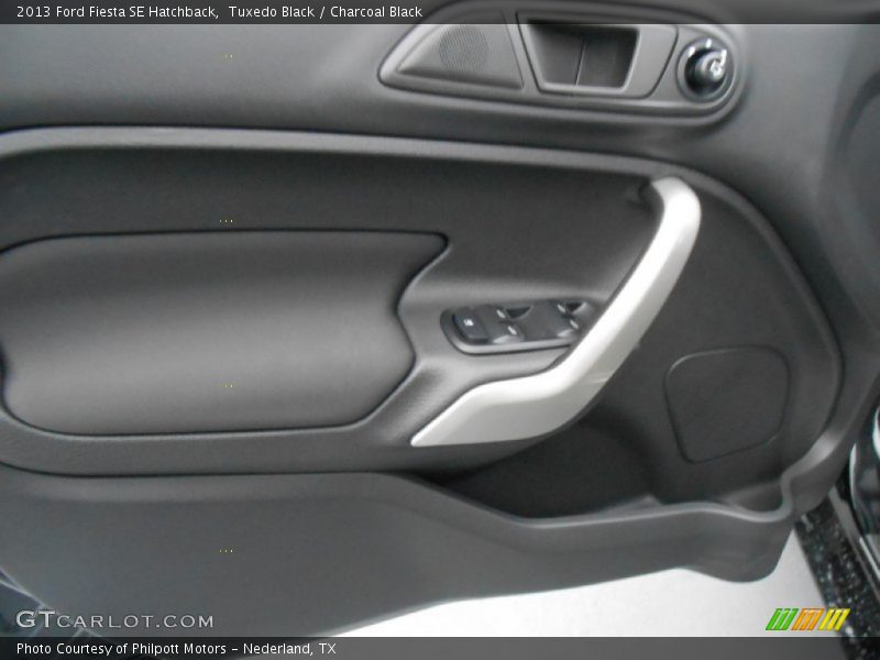 Tuxedo Black / Charcoal Black 2013 Ford Fiesta SE Hatchback