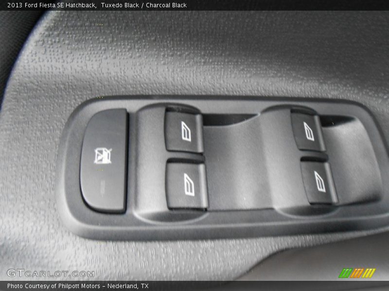 Tuxedo Black / Charcoal Black 2013 Ford Fiesta SE Hatchback