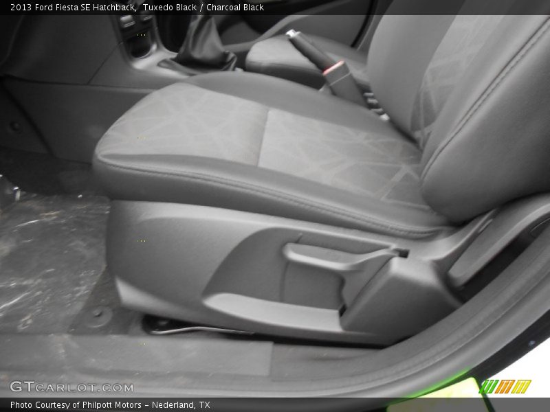 Tuxedo Black / Charcoal Black 2013 Ford Fiesta SE Hatchback