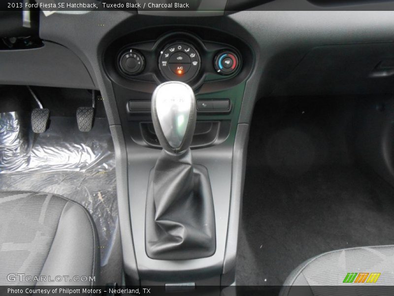 Tuxedo Black / Charcoal Black 2013 Ford Fiesta SE Hatchback