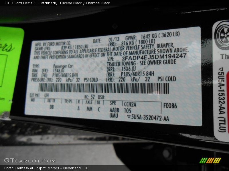 Tuxedo Black / Charcoal Black 2013 Ford Fiesta SE Hatchback