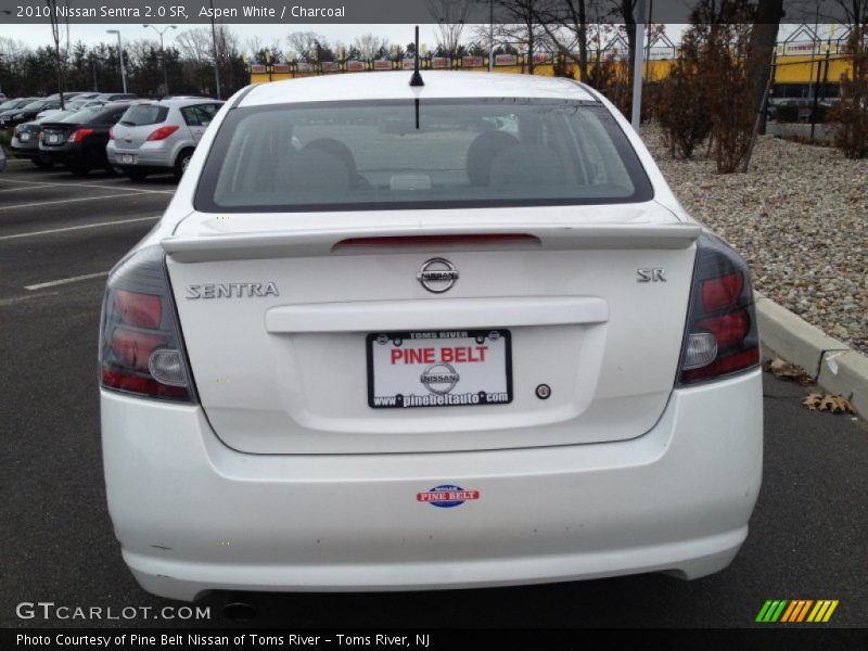 Aspen White / Charcoal 2010 Nissan Sentra 2.0 SR