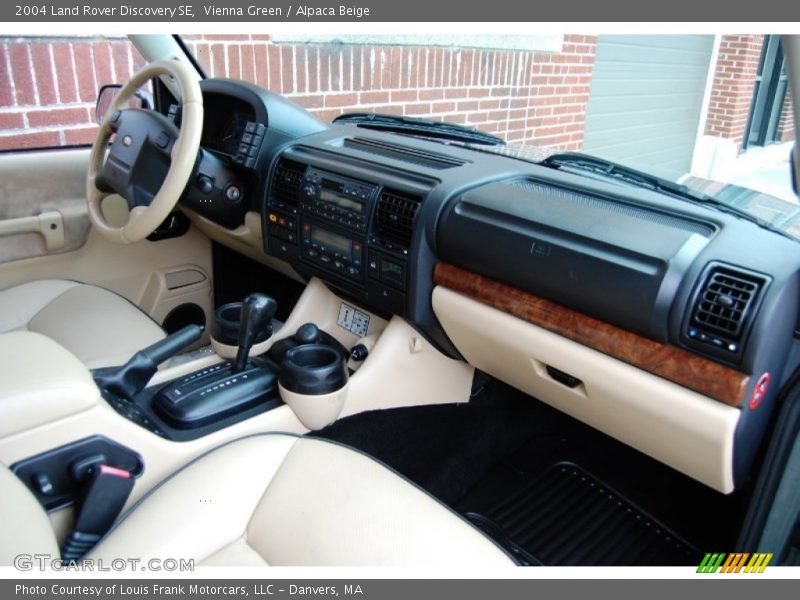 Dashboard of 2004 Discovery SE