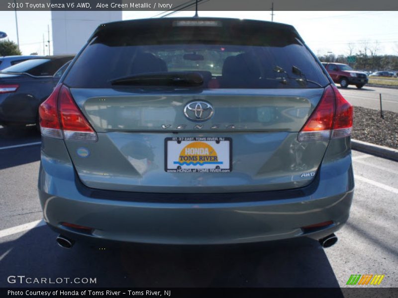 Aloe Green Metallic / Ivory 2010 Toyota Venza V6 AWD