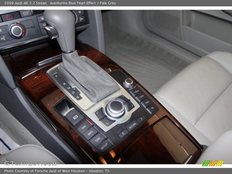 Controls of 2009 A6 3.2 Sedan