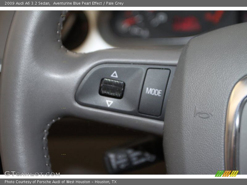 Controls of 2009 A6 3.2 Sedan