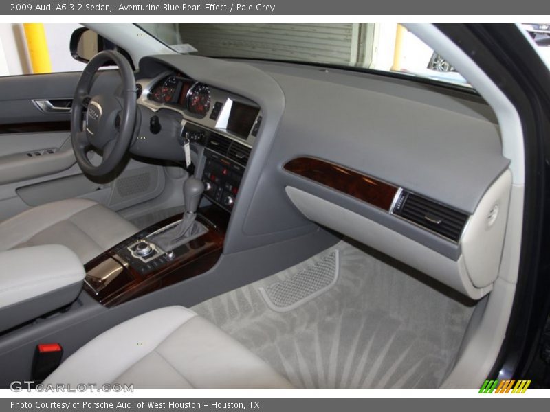 Dashboard of 2009 A6 3.2 Sedan