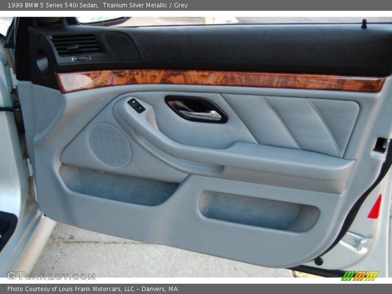 Door Panel of 1999 5 Series 540i Sedan