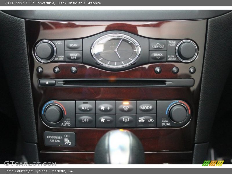 Controls of 2011 G 37 Convertible