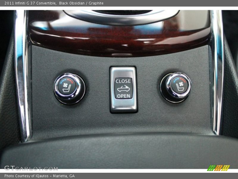 Controls of 2011 G 37 Convertible