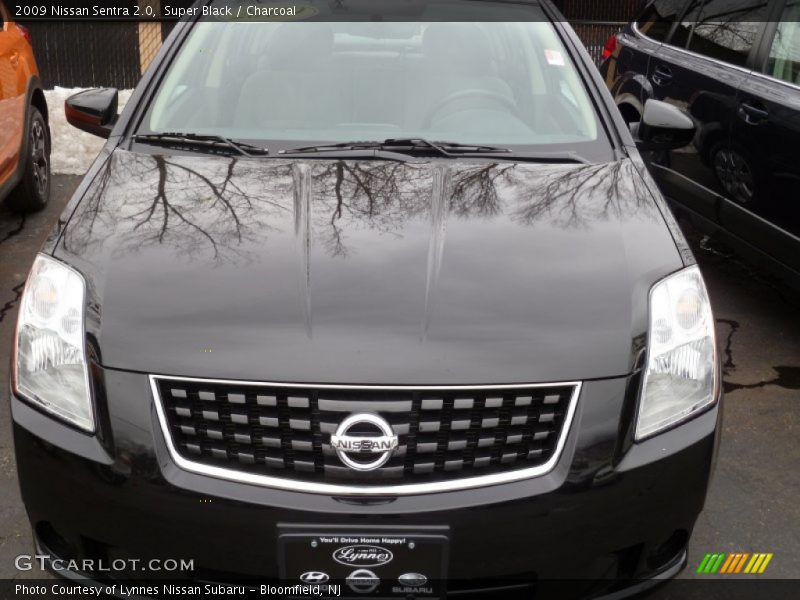 Super Black / Charcoal 2009 Nissan Sentra 2.0