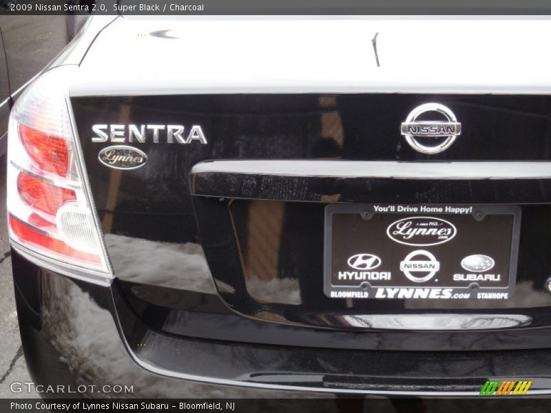 Super Black / Charcoal 2009 Nissan Sentra 2.0