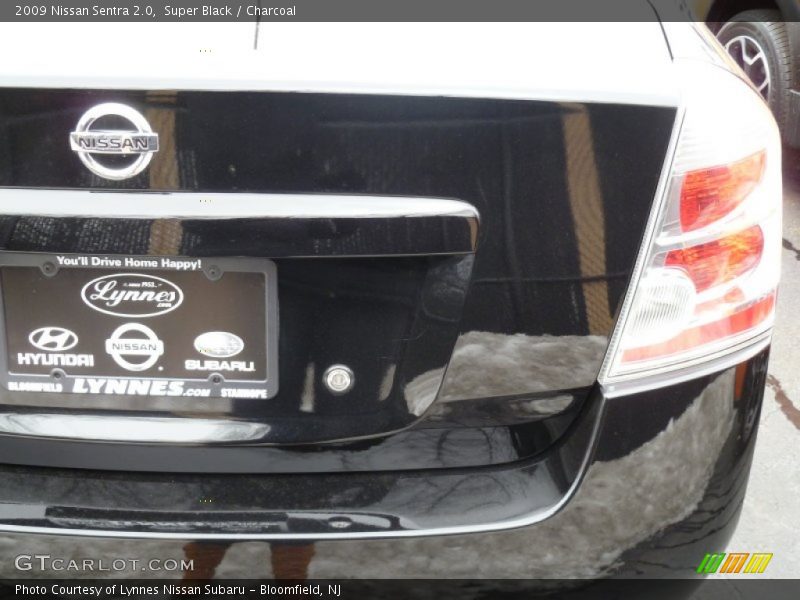 Super Black / Charcoal 2009 Nissan Sentra 2.0