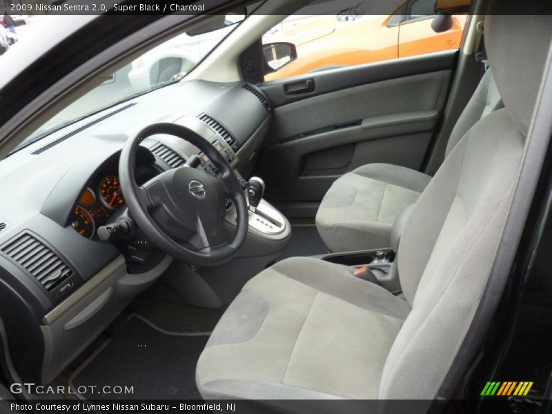 Super Black / Charcoal 2009 Nissan Sentra 2.0