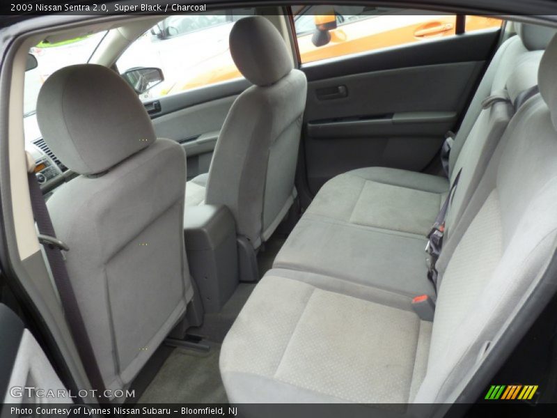 Super Black / Charcoal 2009 Nissan Sentra 2.0