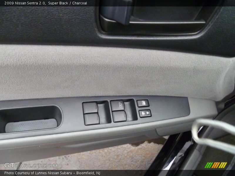 Super Black / Charcoal 2009 Nissan Sentra 2.0
