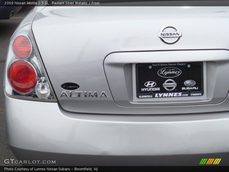 Radiant Silver Metallic / Frost 2009 Nissan Altima 2.5 SL