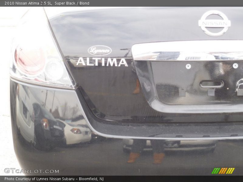 Super Black / Blond 2010 Nissan Altima 2.5 SL