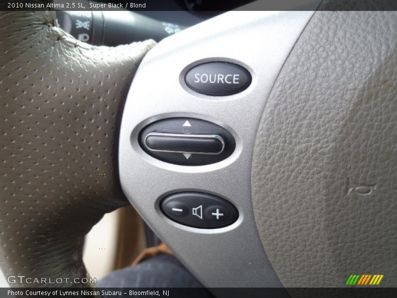 Super Black / Blond 2010 Nissan Altima 2.5 SL