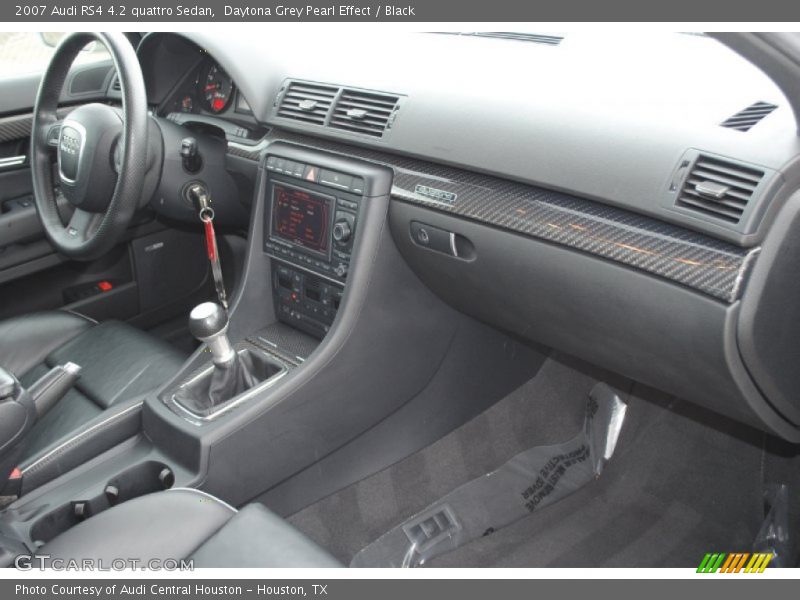 Dashboard of 2007 RS4 4.2 quattro Sedan
