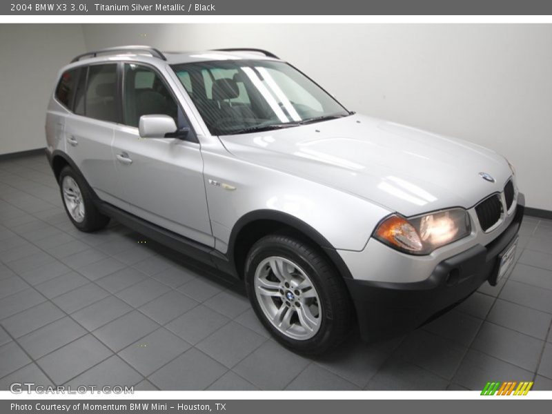 Front 3/4 View of 2004 X3 3.0i