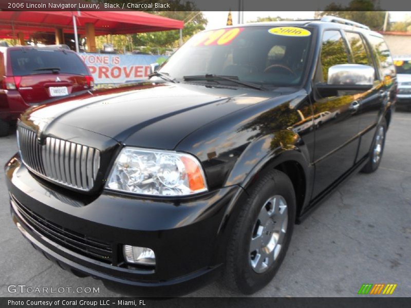 Front 3/4 View of 2006 Navigator Luxury