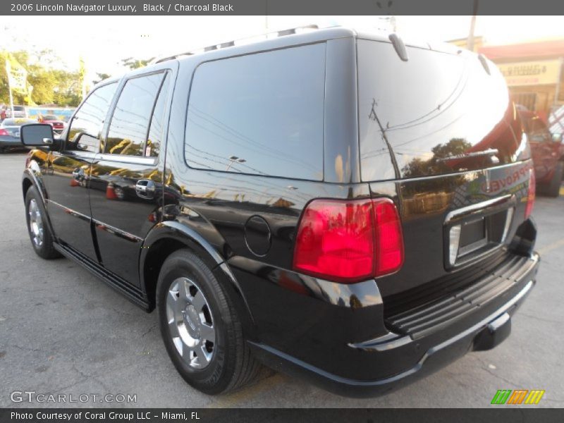 Black / Charcoal Black 2006 Lincoln Navigator Luxury