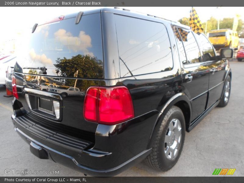  2006 Navigator Luxury Black