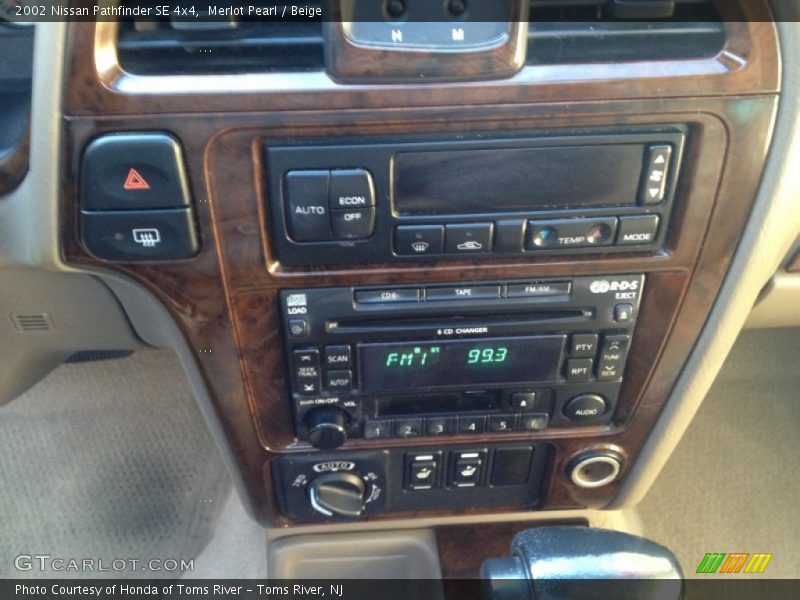 Controls of 2002 Pathfinder SE 4x4