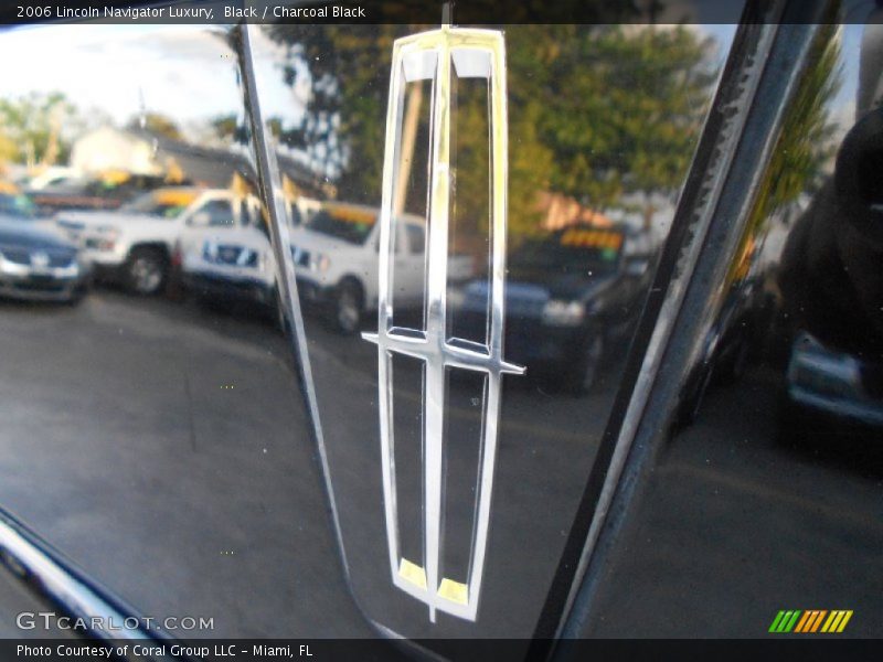 Black / Charcoal Black 2006 Lincoln Navigator Luxury