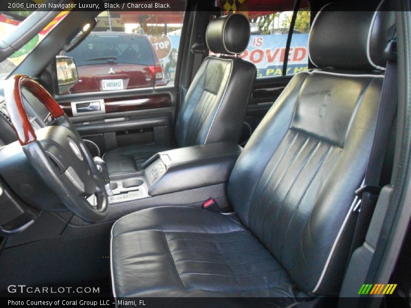 Front Seat of 2006 Navigator Luxury