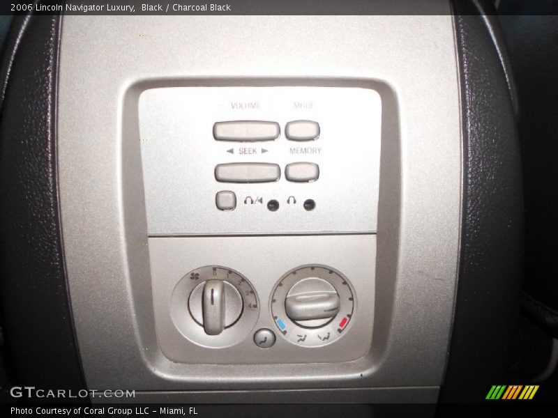 Black / Charcoal Black 2006 Lincoln Navigator Luxury