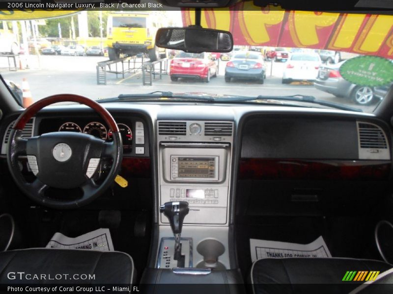 Black / Charcoal Black 2006 Lincoln Navigator Luxury