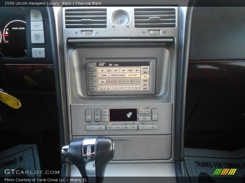 Controls of 2006 Navigator Luxury