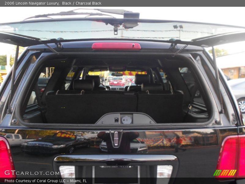 Black / Charcoal Black 2006 Lincoln Navigator Luxury