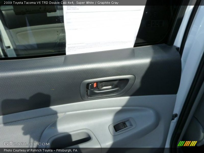 Super White / Graphite Gray 2009 Toyota Tacoma V6 TRD Double Cab 4x4