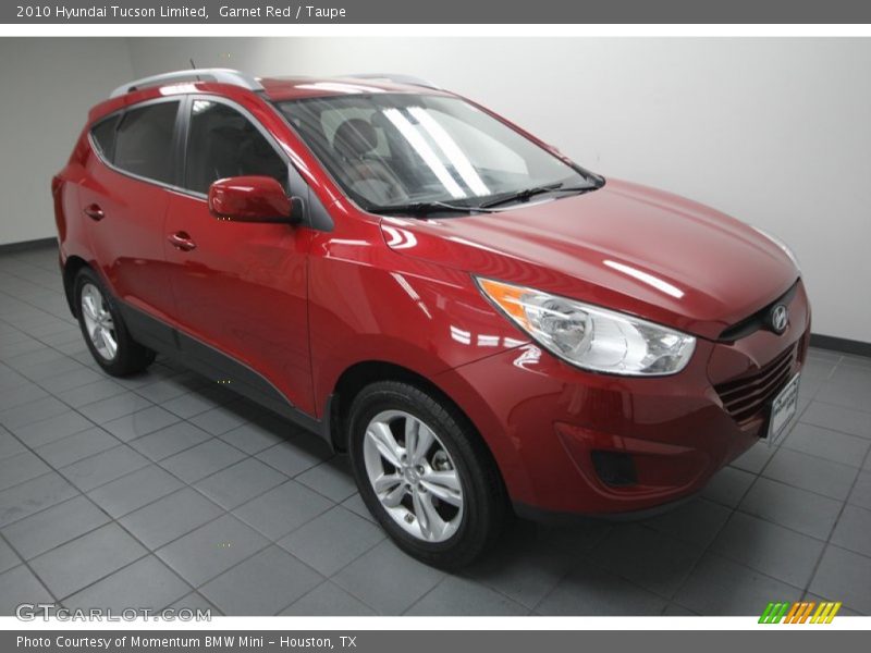 Front 3/4 View of 2010 Tucson Limited