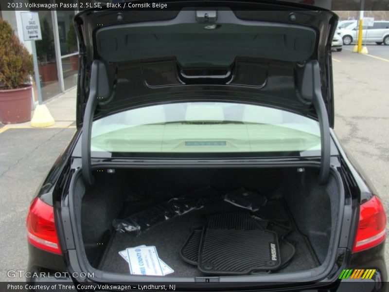 Black / Cornsilk Beige 2013 Volkswagen Passat 2.5L SE