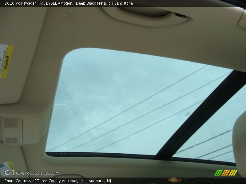 Deep Black Metallic / Sandstone 2010 Volkswagen Tiguan SEL 4Motion