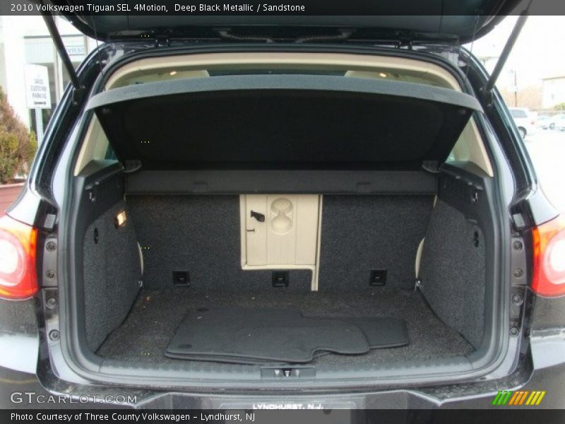 Deep Black Metallic / Sandstone 2010 Volkswagen Tiguan SEL 4Motion