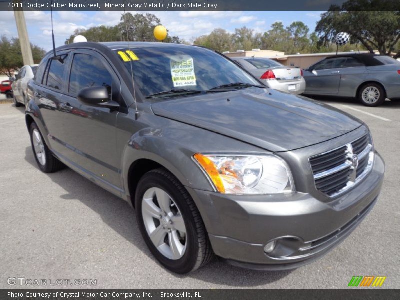 Front 3/4 View of 2011 Caliber Mainstreet