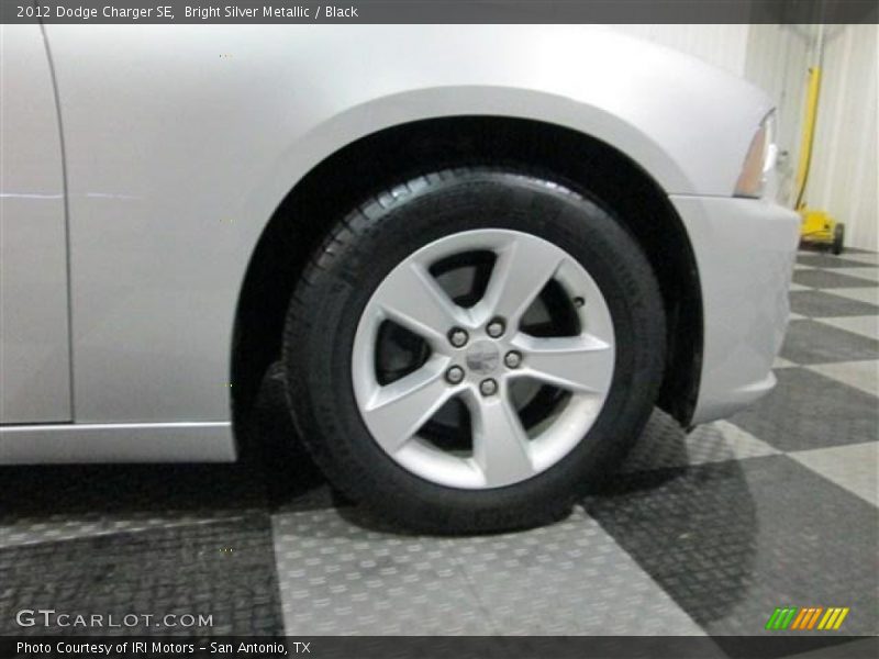 Bright Silver Metallic / Black 2012 Dodge Charger SE