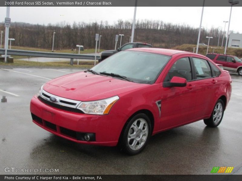 Front 3/4 View of 2008 Focus SES Sedan