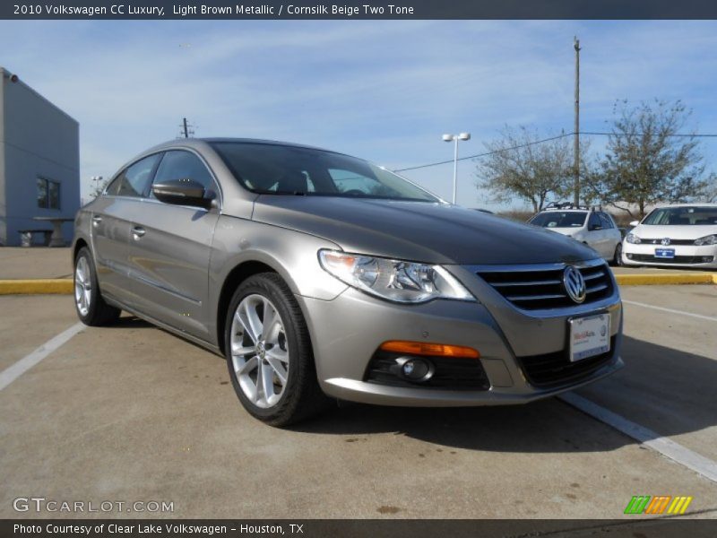 Front 3/4 View of 2010 CC Luxury