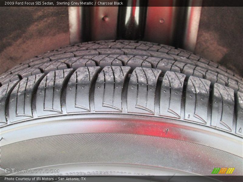 Sterling Grey Metallic / Charcoal Black 2009 Ford Focus SES Sedan