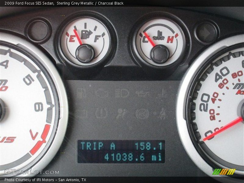 Sterling Grey Metallic / Charcoal Black 2009 Ford Focus SES Sedan