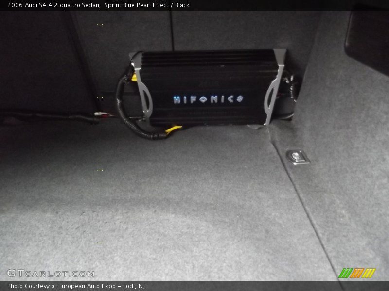 Sprint Blue Pearl Effect / Black 2006 Audi S4 4.2 quattro Sedan