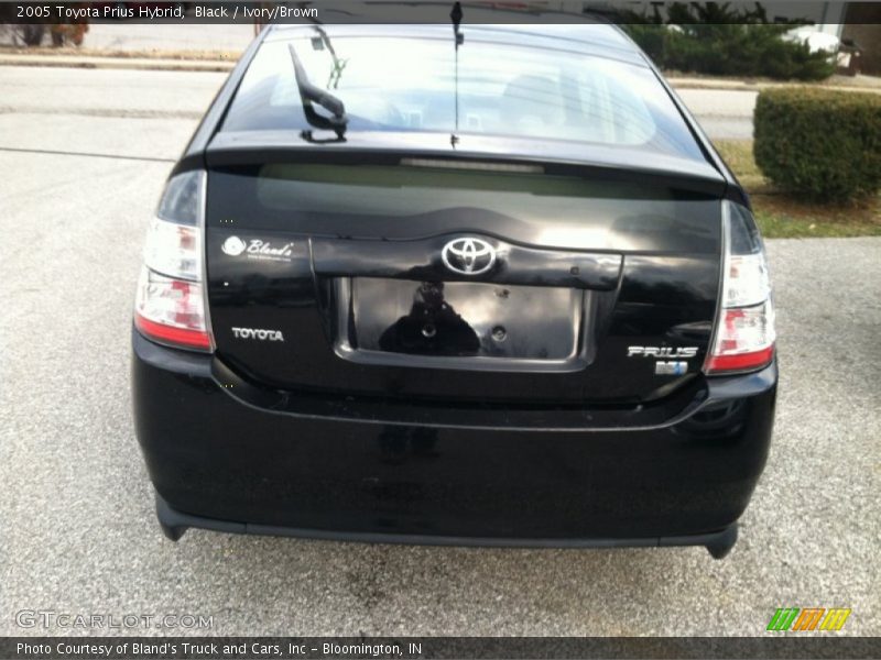 Black / Ivory/Brown 2005 Toyota Prius Hybrid