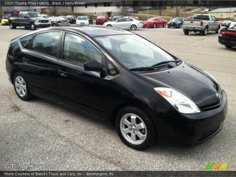 Front 3/4 View of 2005 Prius Hybrid