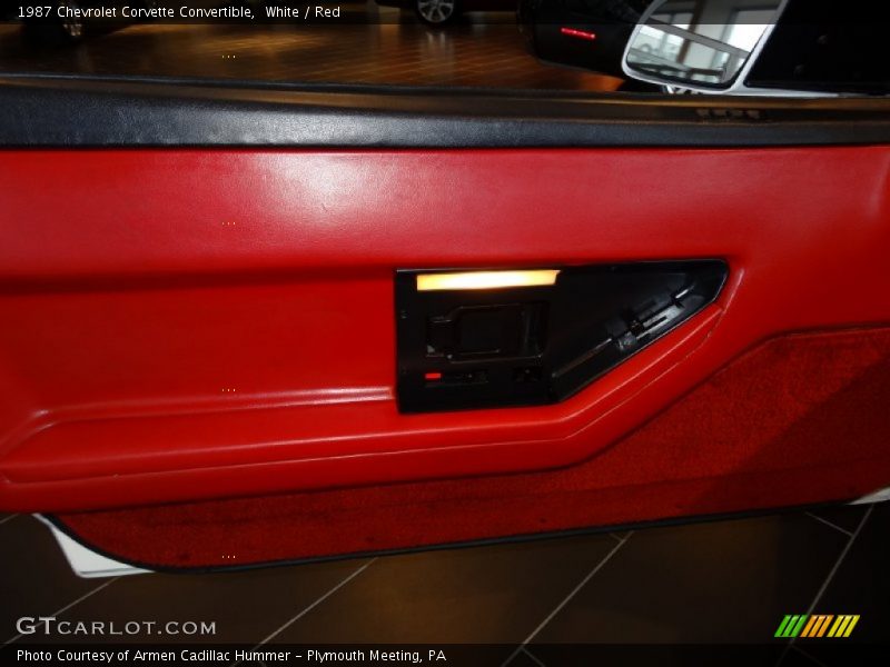 White / Red 1987 Chevrolet Corvette Convertible